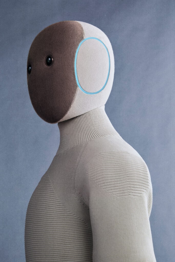 Portretfoto van een robotbutler.