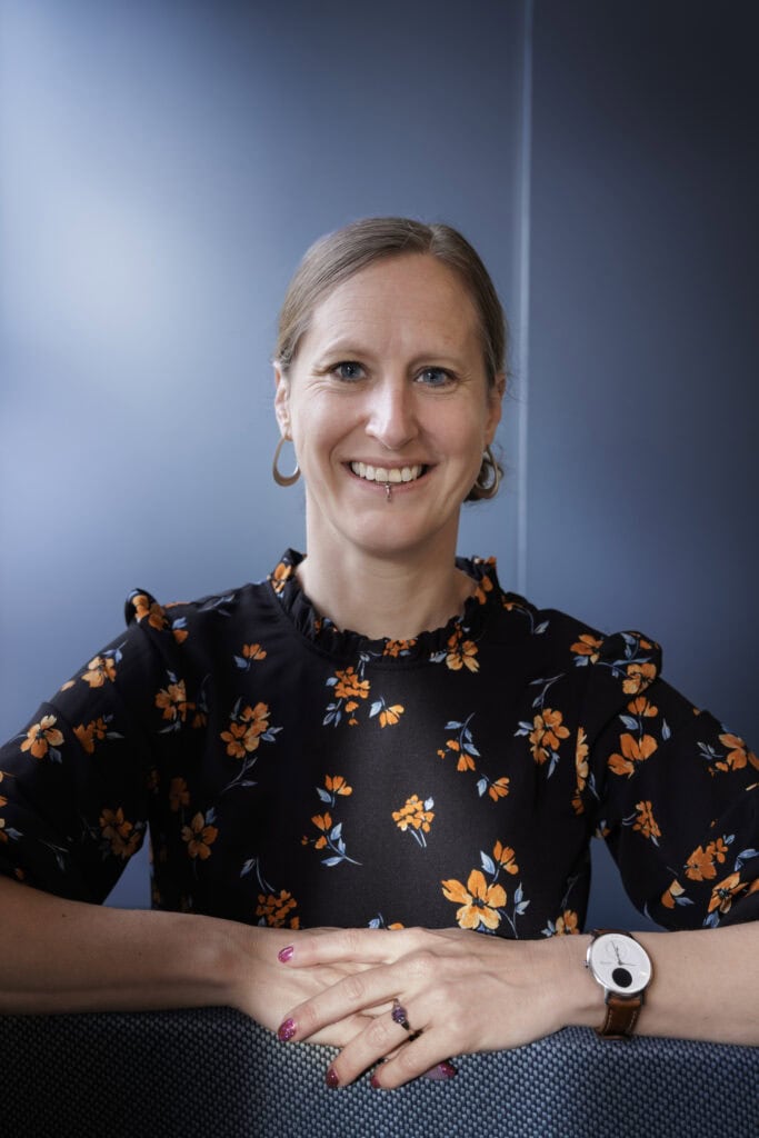 Portretfoto van Felienne Hermans.
